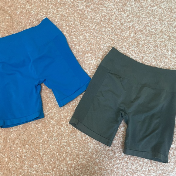 Aurola Seamless Shorts | Set of 2 | Small - Picture 3 of 6